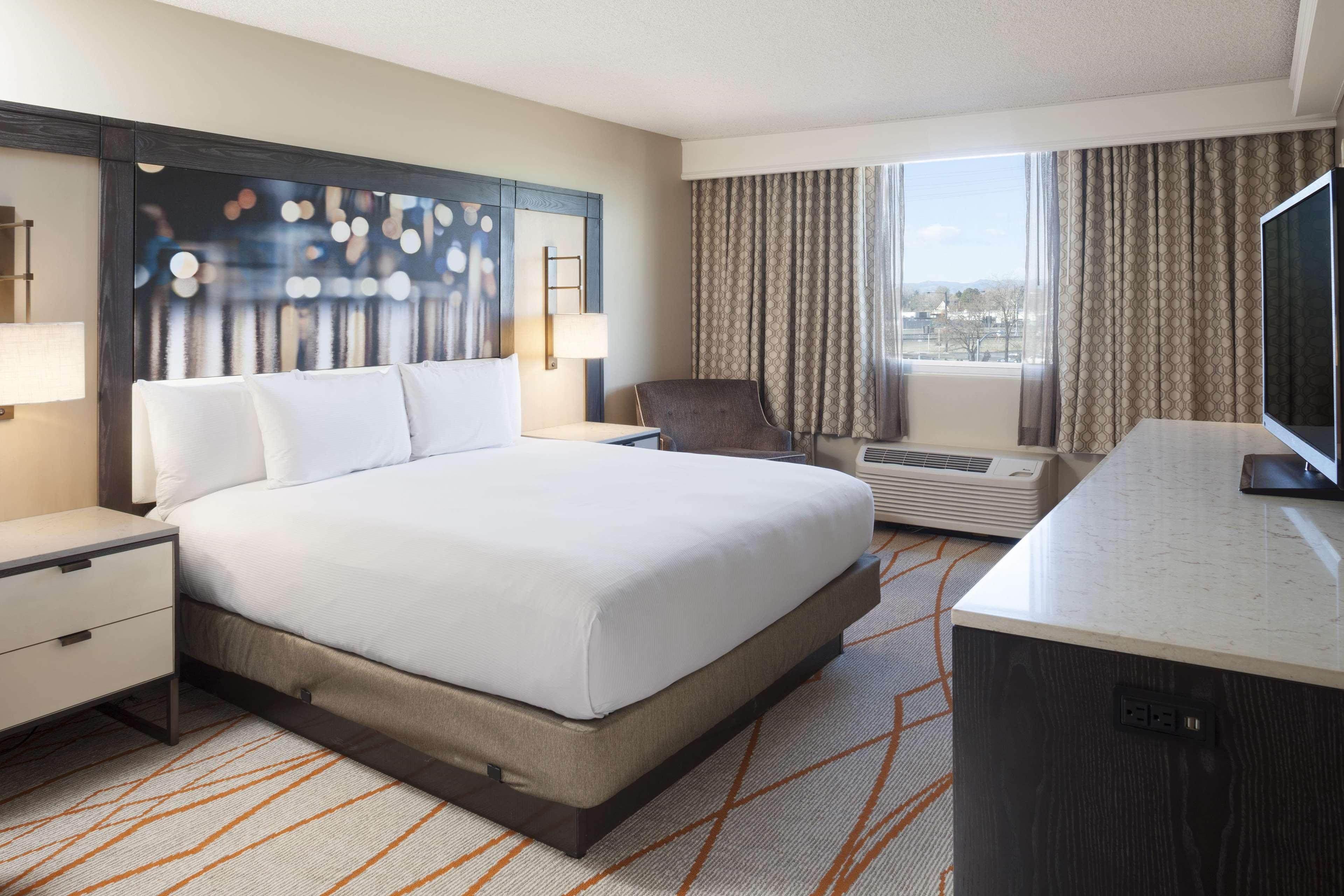 Doubletree By Hilton Denver Central Park Экстерьер фото
