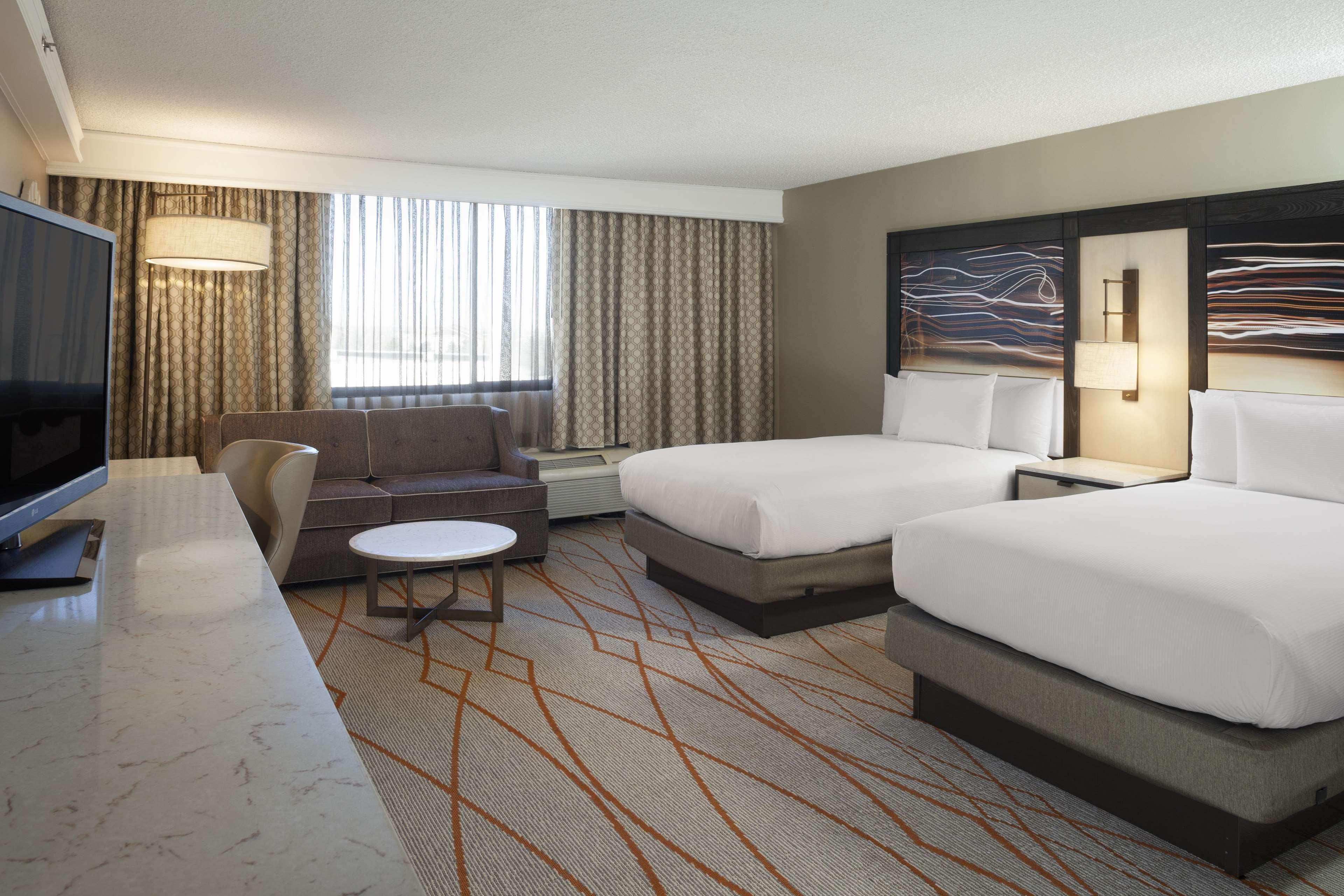 Doubletree By Hilton Denver Central Park Экстерьер фото