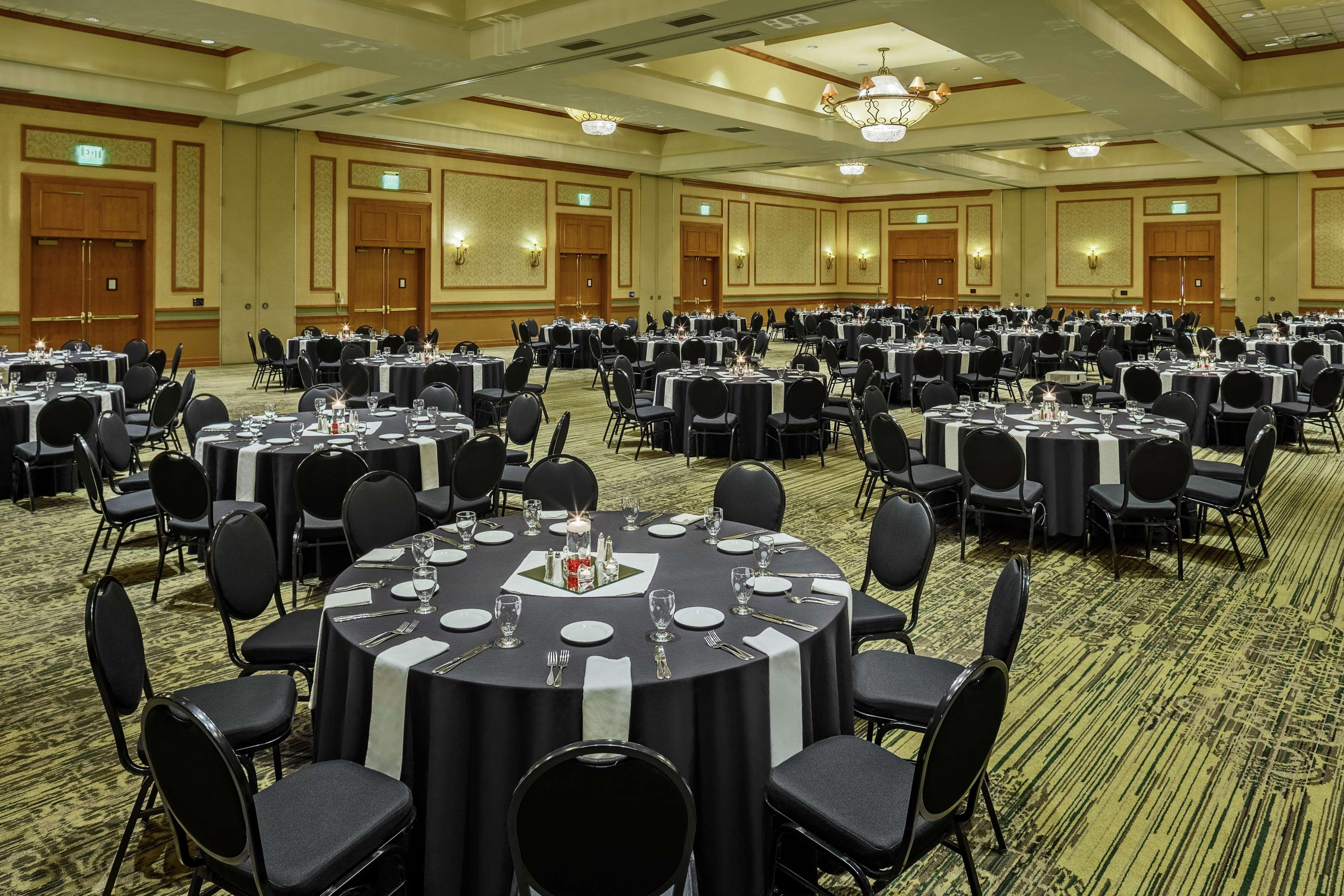 Doubletree By Hilton Denver Central Park Экстерьер фото