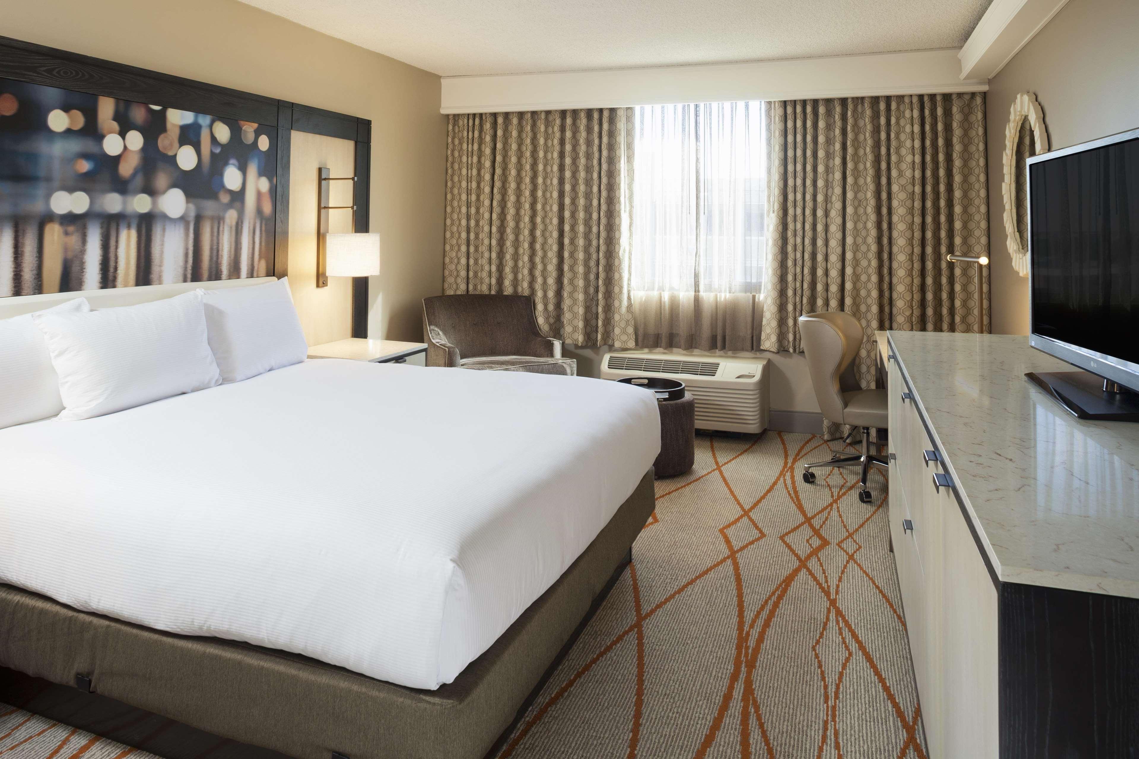 Doubletree By Hilton Denver Central Park Экстерьер фото