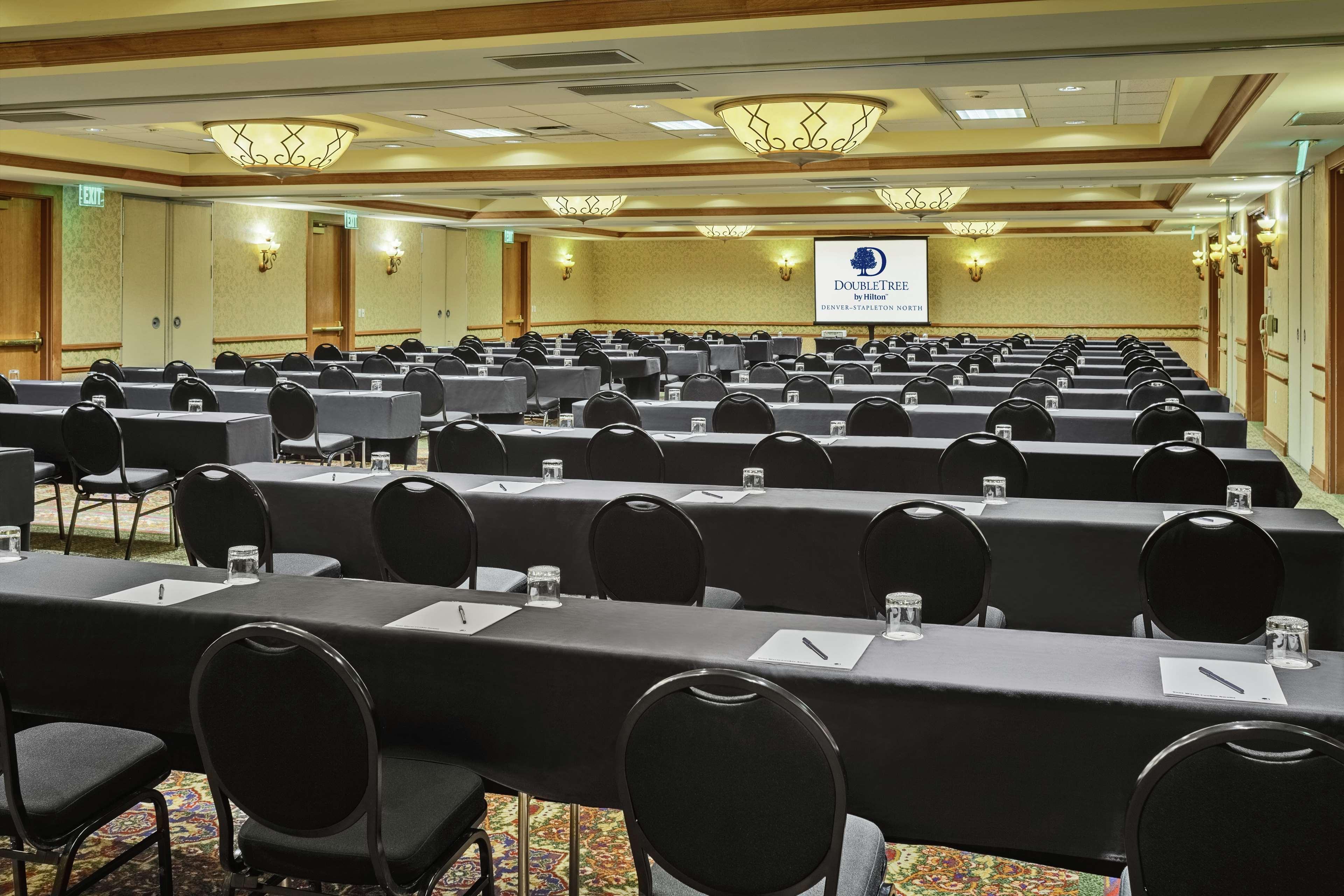 Doubletree By Hilton Denver Central Park Экстерьер фото