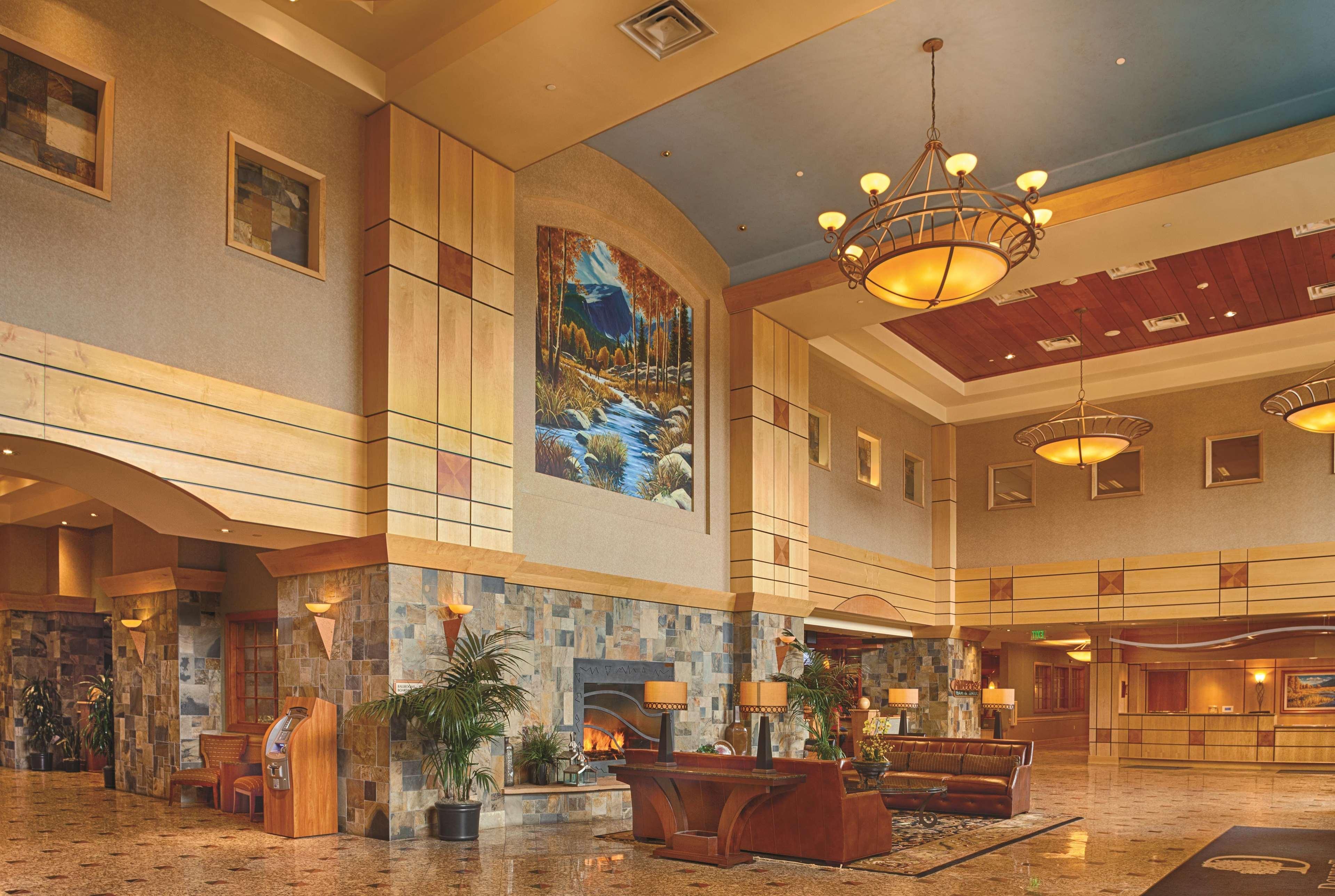 Doubletree By Hilton Denver Central Park Экстерьер фото