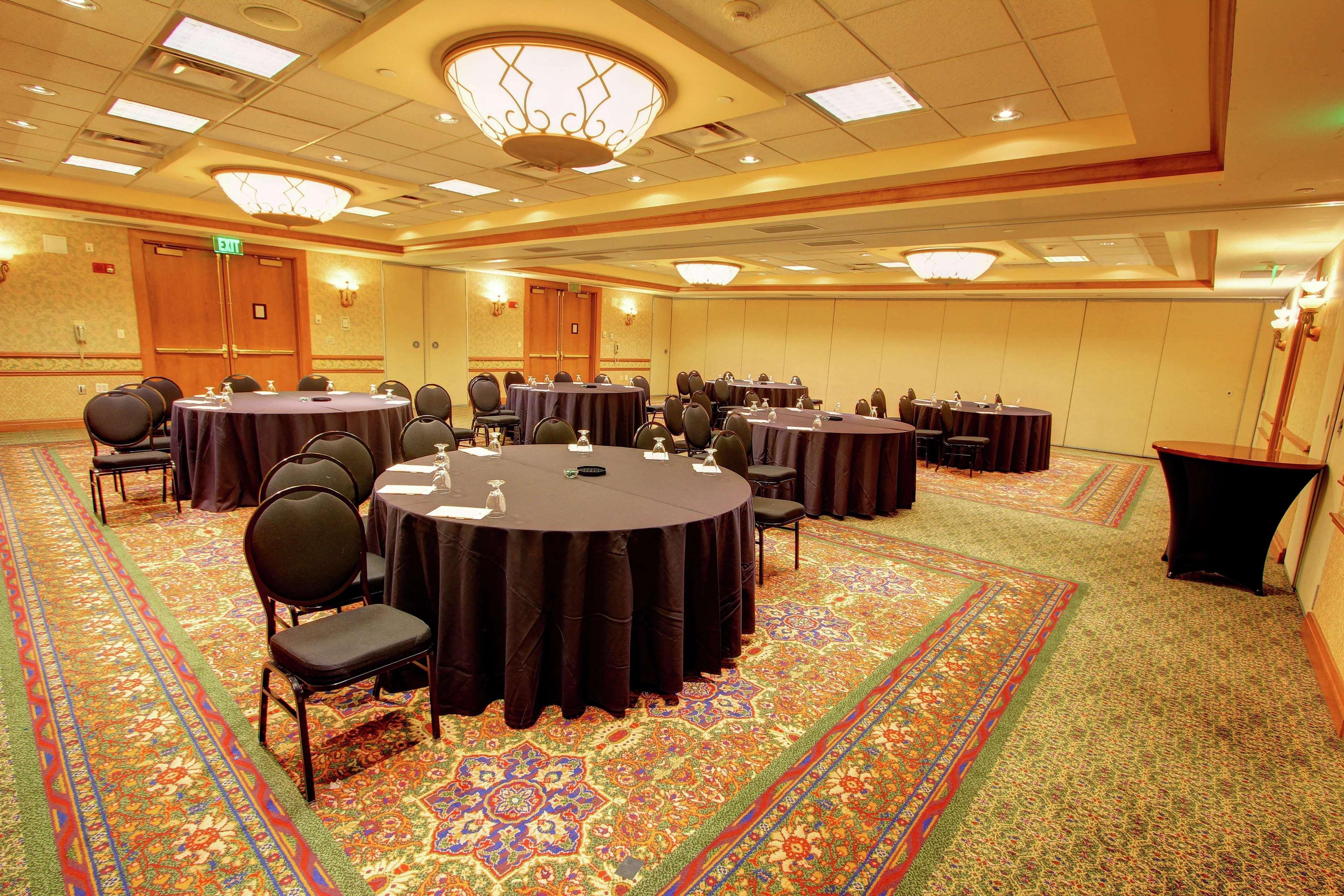 Doubletree By Hilton Denver Central Park Экстерьер фото