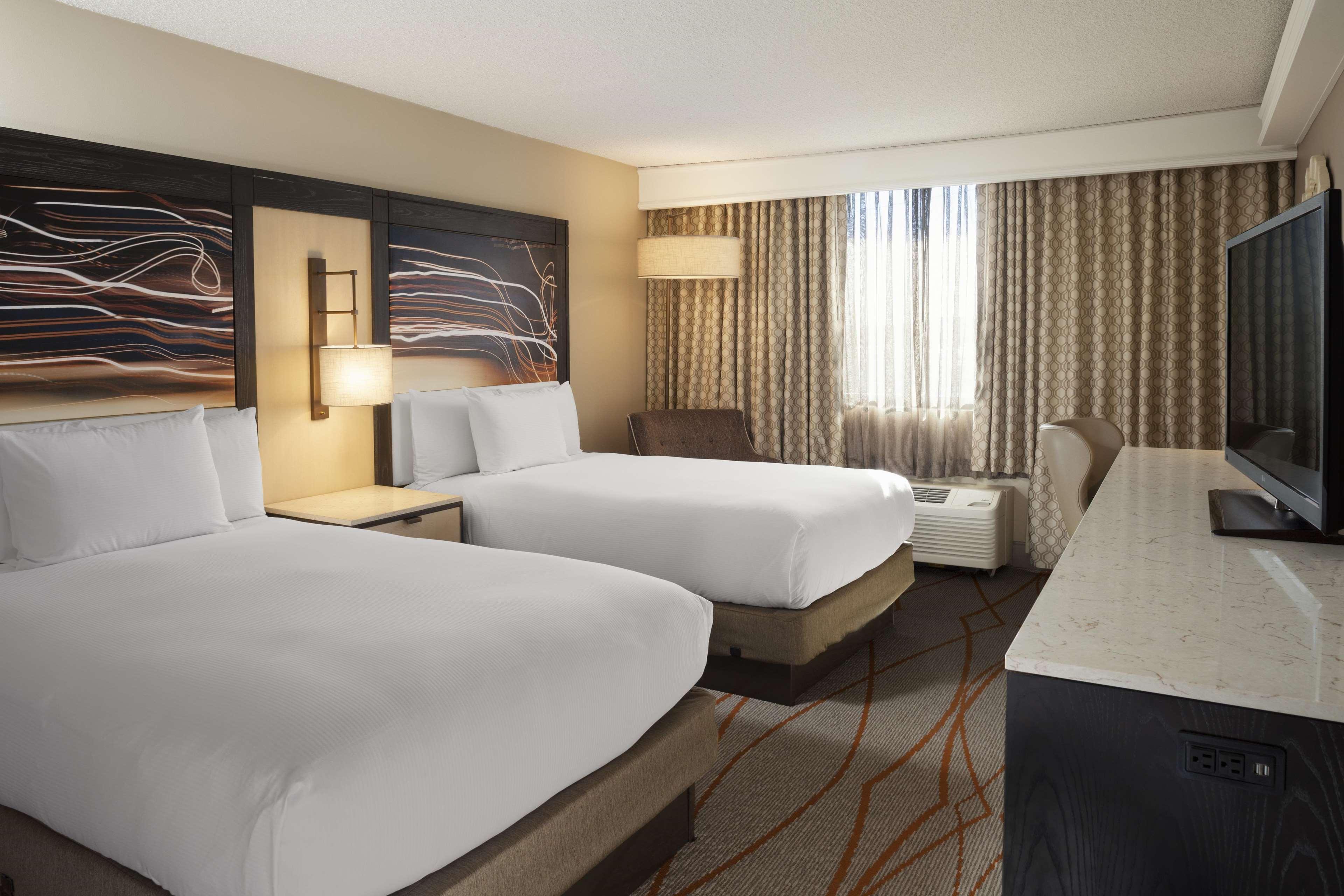 Doubletree By Hilton Denver Central Park Экстерьер фото