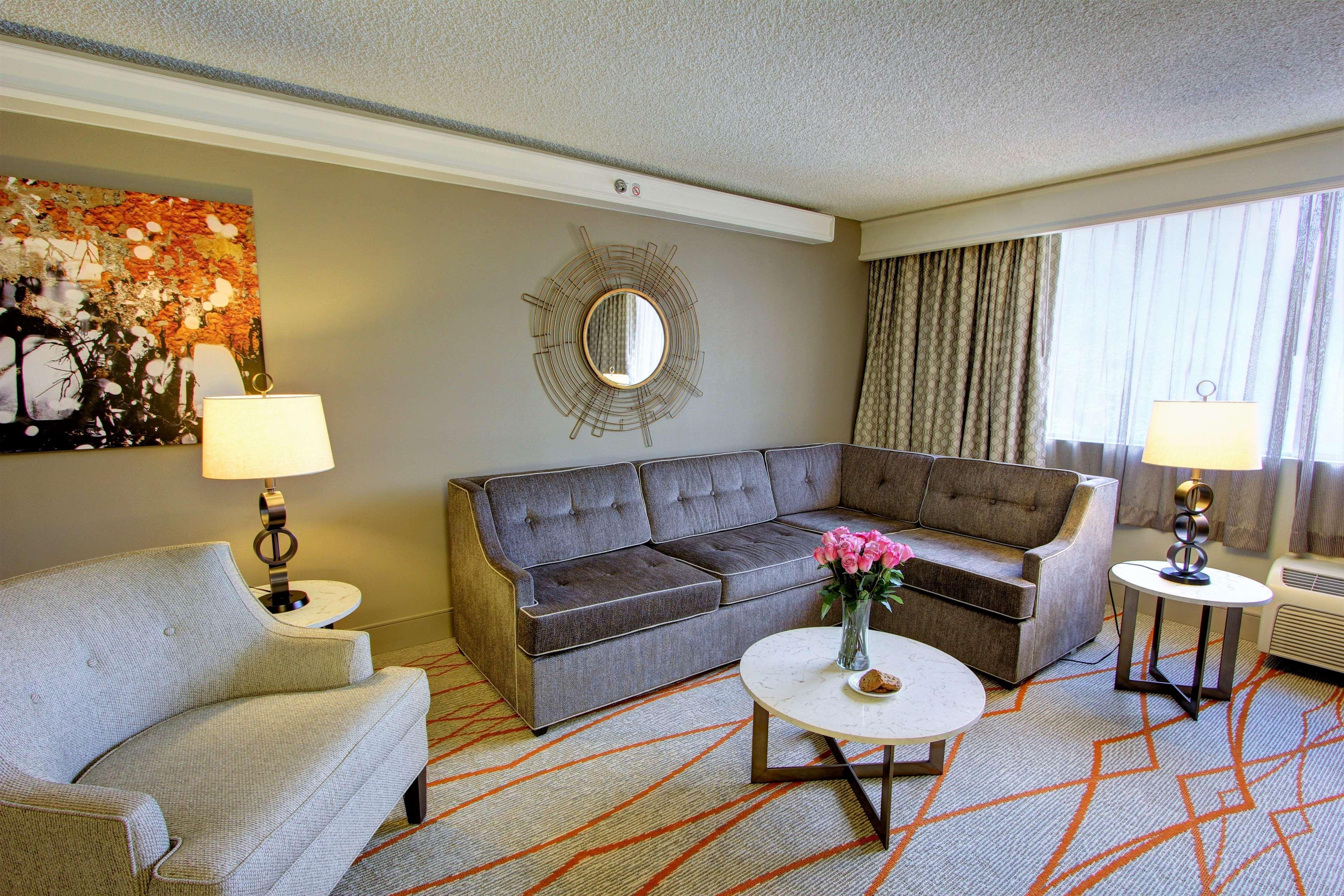 Doubletree By Hilton Denver Central Park Экстерьер фото