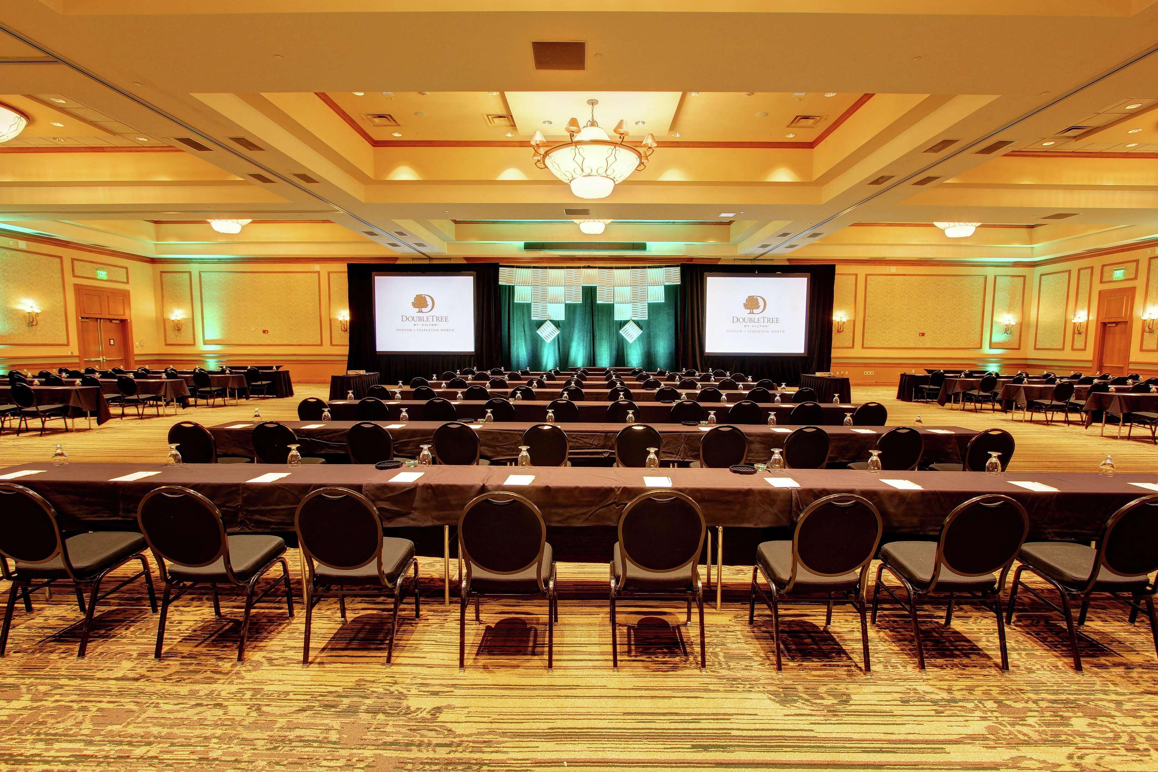 Doubletree By Hilton Denver Central Park Экстерьер фото