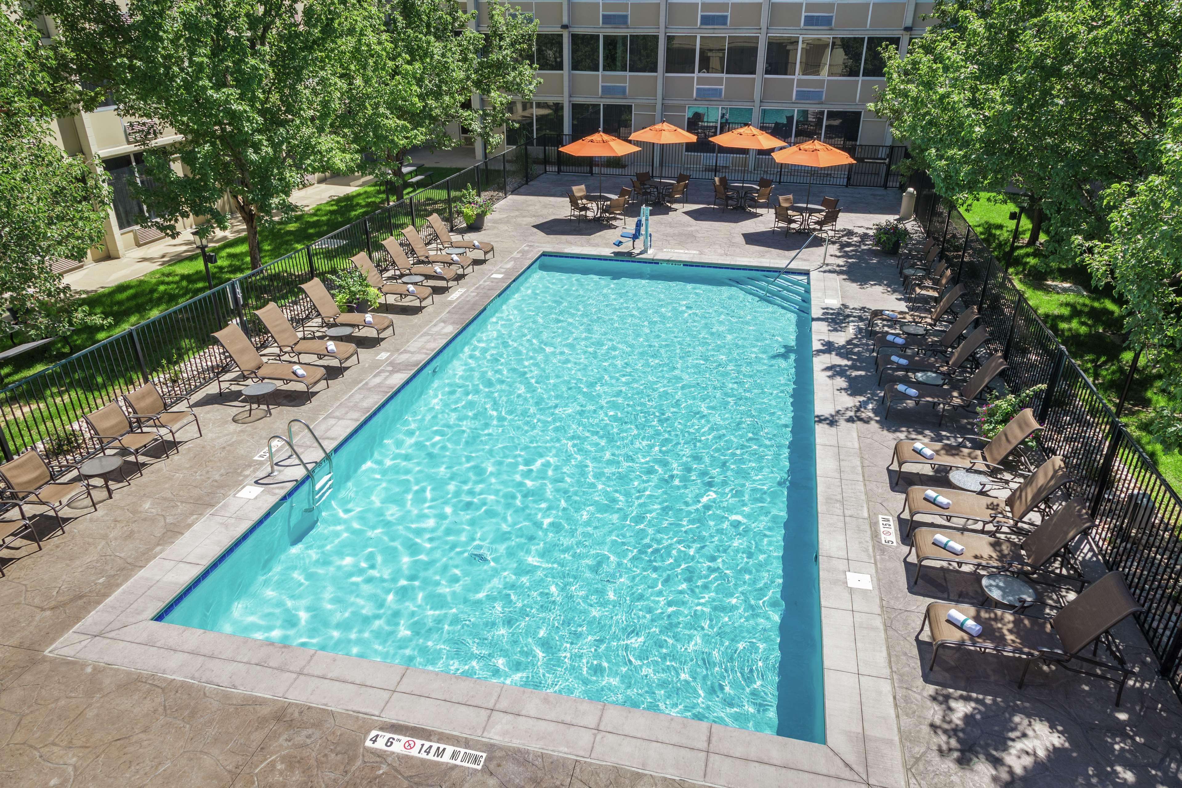 Doubletree By Hilton Denver Central Park Экстерьер фото