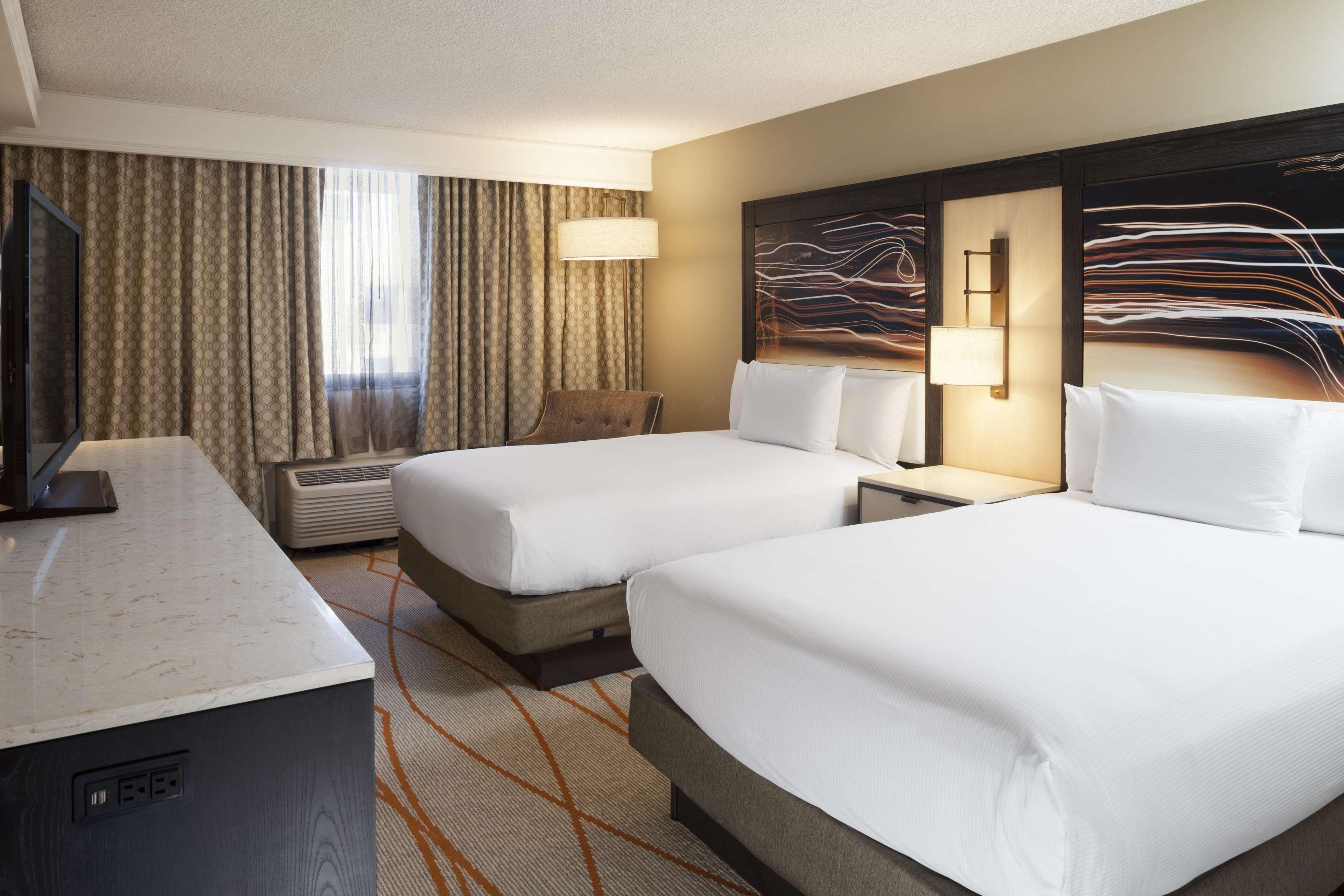 Doubletree By Hilton Denver Central Park Экстерьер фото