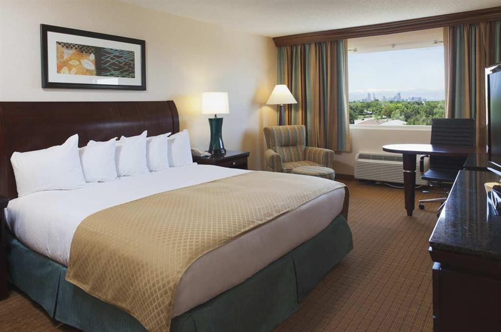 Doubletree By Hilton Denver Central Park Номер фото