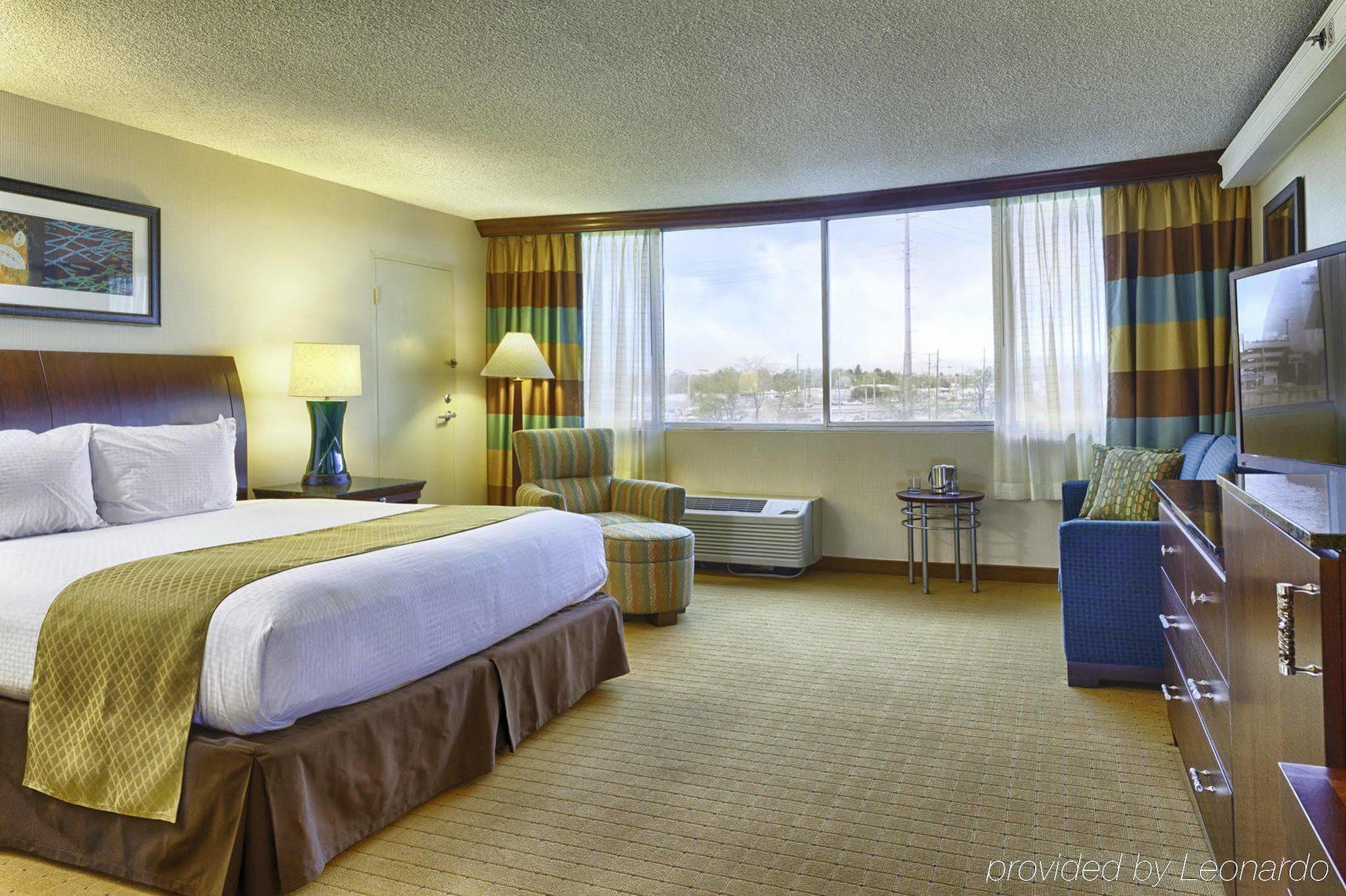 Doubletree By Hilton Denver Central Park Экстерьер фото