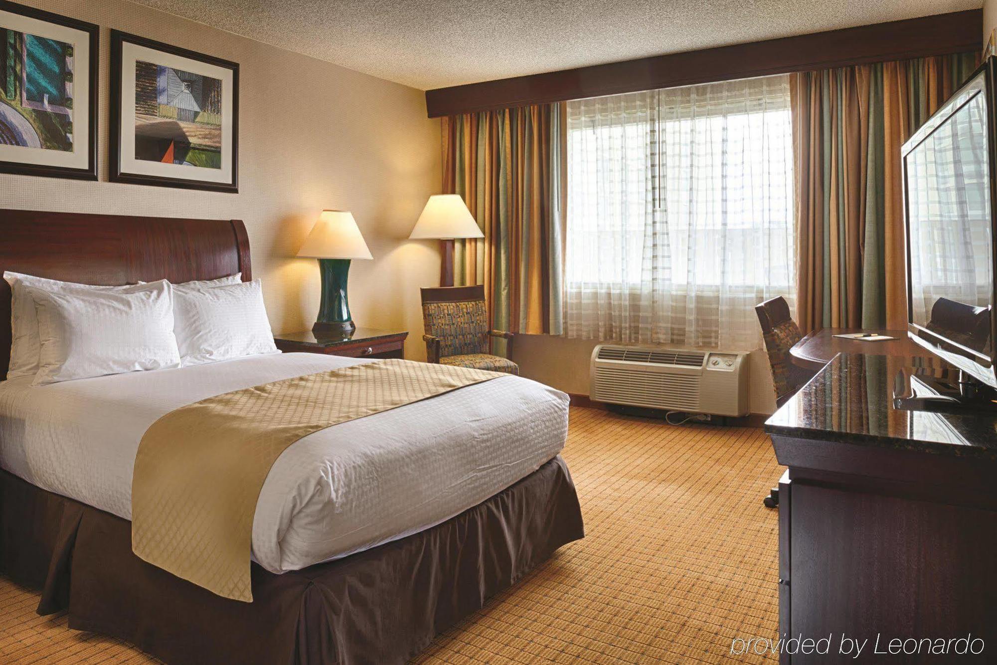 Doubletree By Hilton Denver Central Park Экстерьер фото