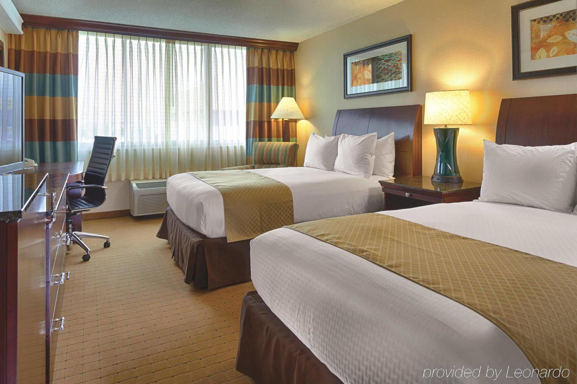 Doubletree By Hilton Denver Central Park Экстерьер фото